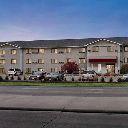 Super 8 By Wyndham Lincoln North Hotel Exterior photo
