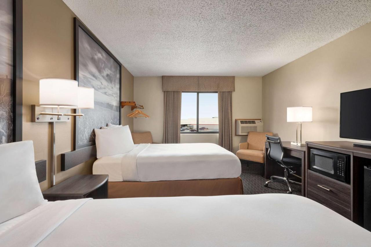 Super 8 By Wyndham Lincoln North Hotel Exterior photo