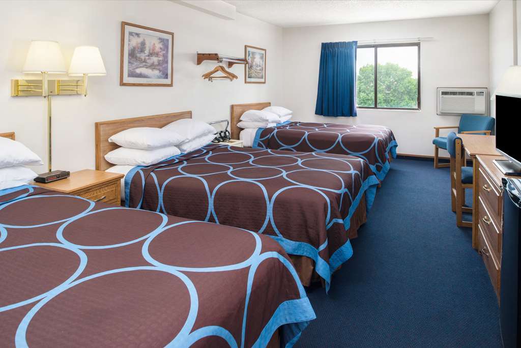 Super 8 By Wyndham Lincoln North Hotel Room photo