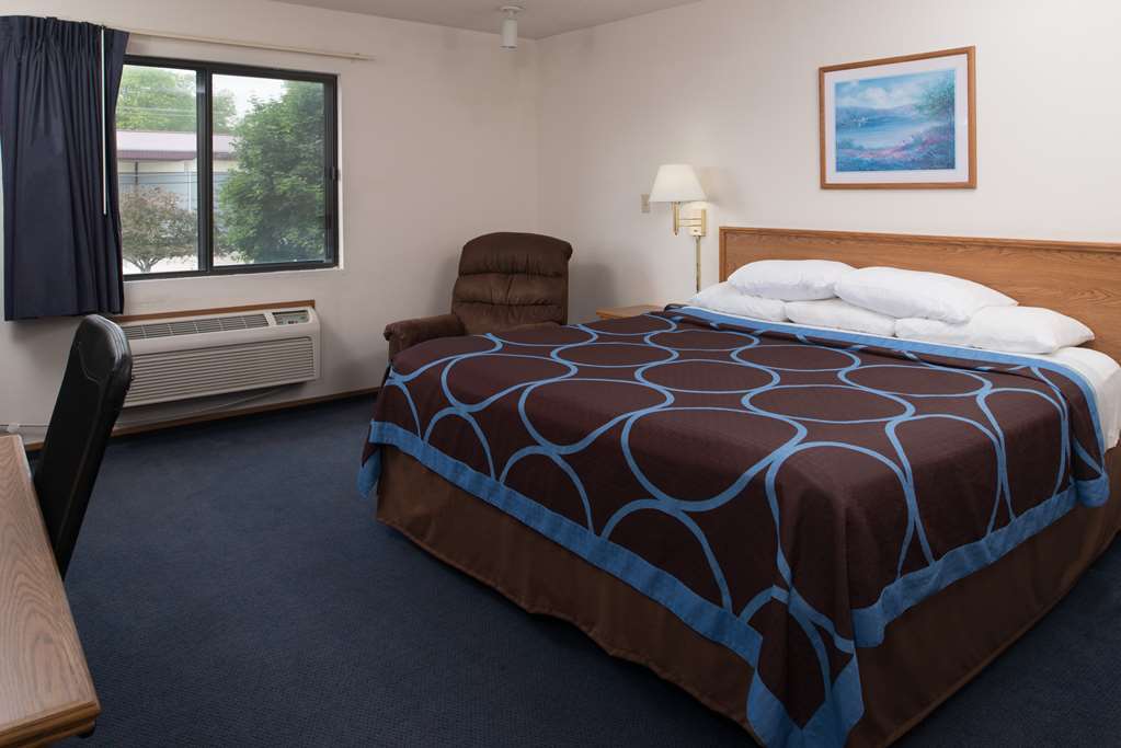 Super 8 By Wyndham Lincoln North Hotel Room photo