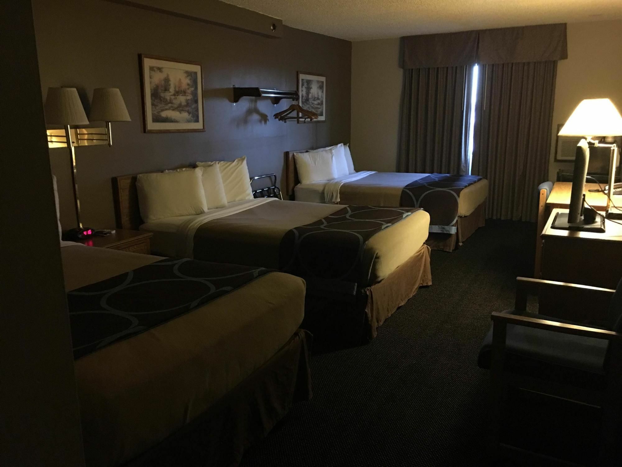 Super 8 By Wyndham Lincoln North Hotel Exterior photo